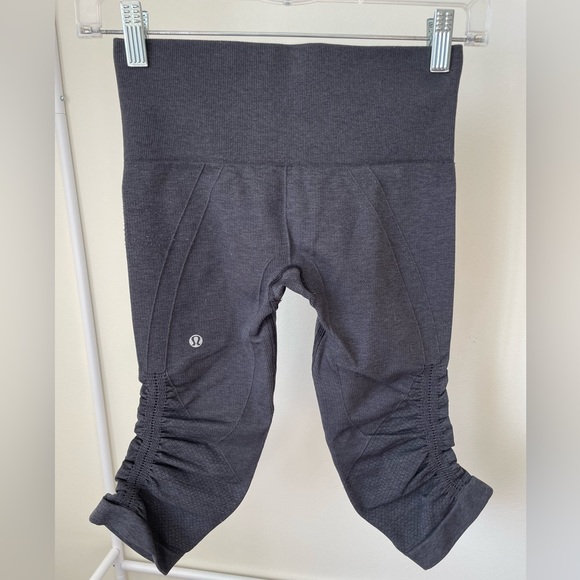 Lululemon in the flow crop ll - Picture 3 of 7